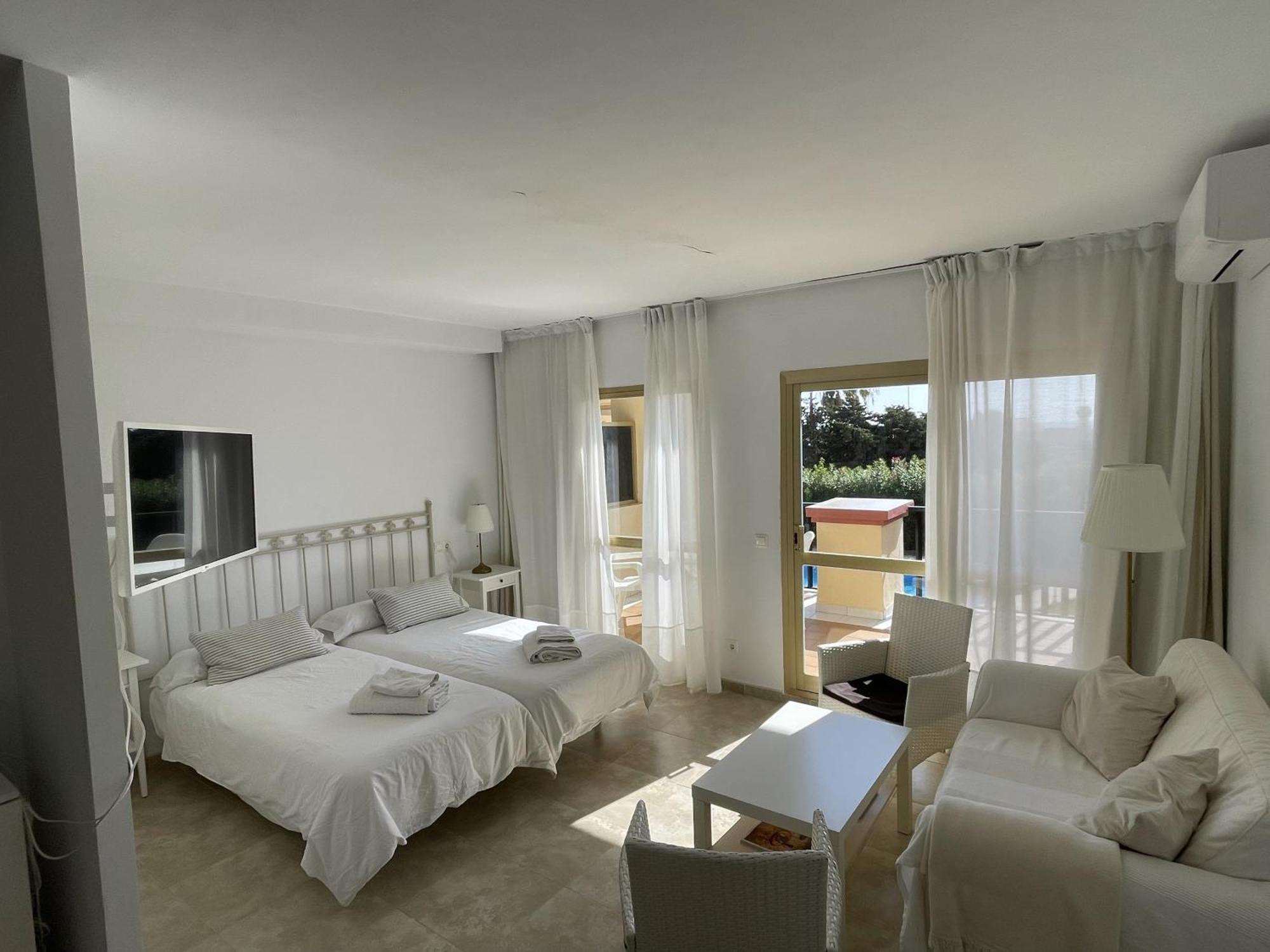 Estudio primera Linea 50 mtrs playa. Fibra 600Mb Marbella Exterior foto