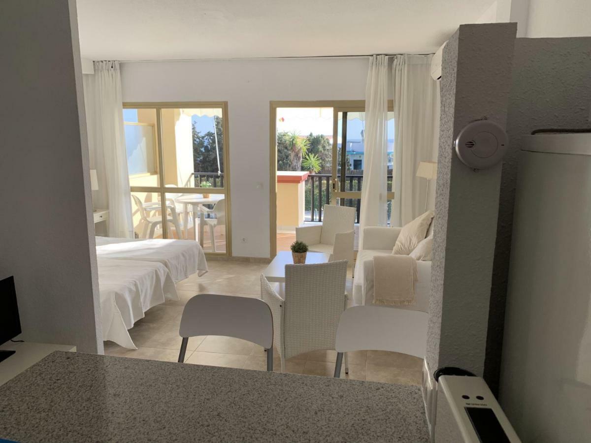 Estudio primera Linea 50 mtrs playa. Fibra 600Mb Marbella Exterior foto